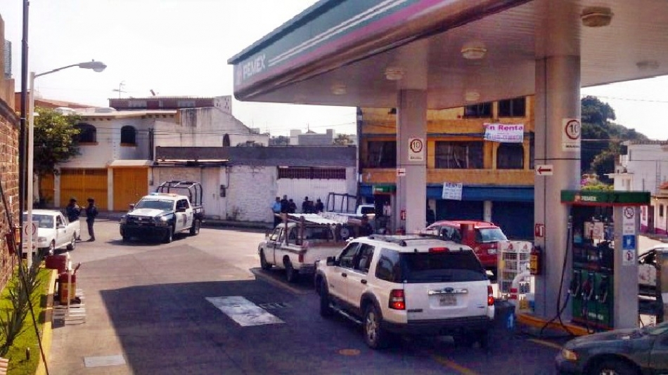 Arrestan a dos hombres que habrían asaltado dos gasolineras