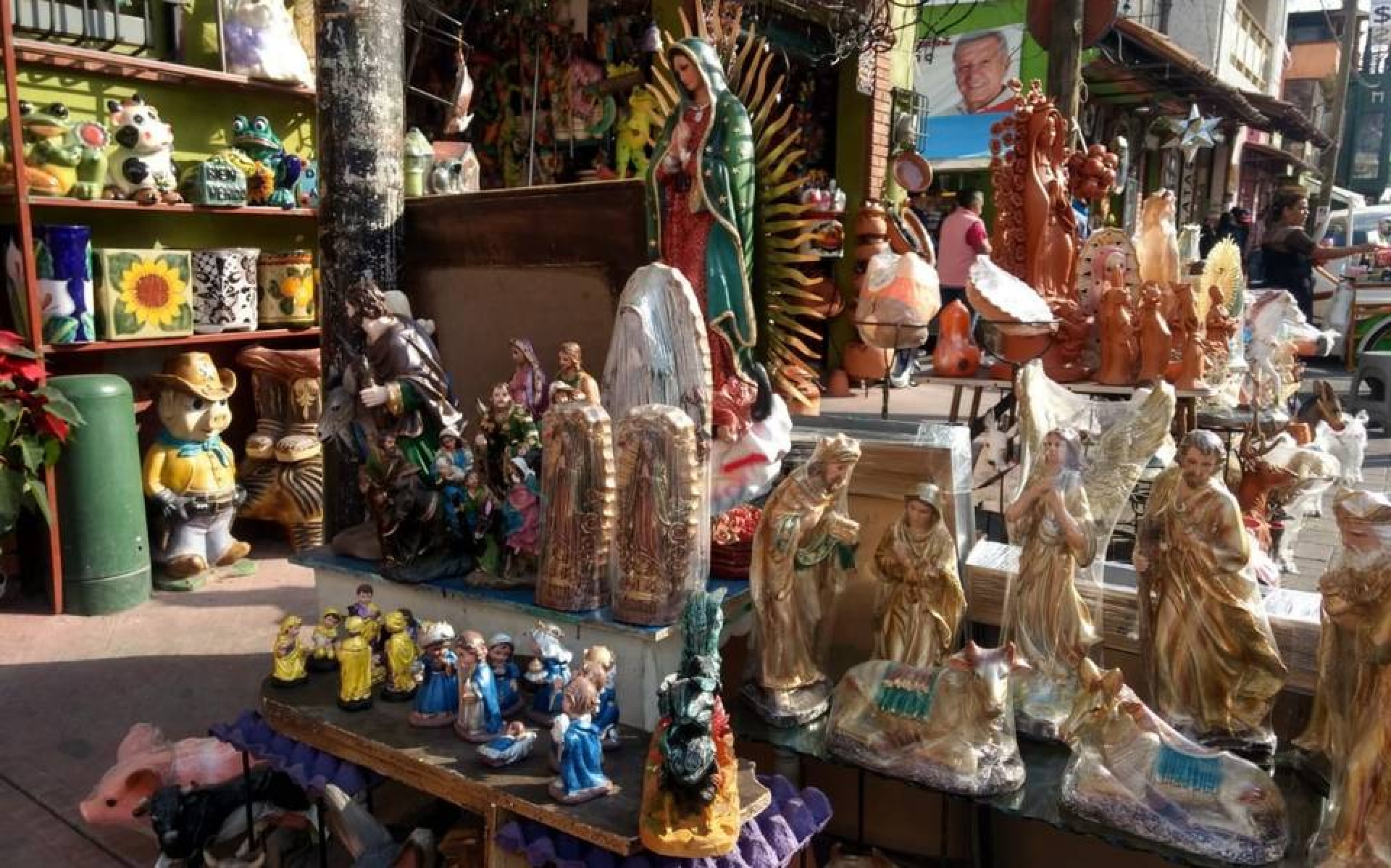 Inician ventas por fiestas guadalupanas en el mercado ALM