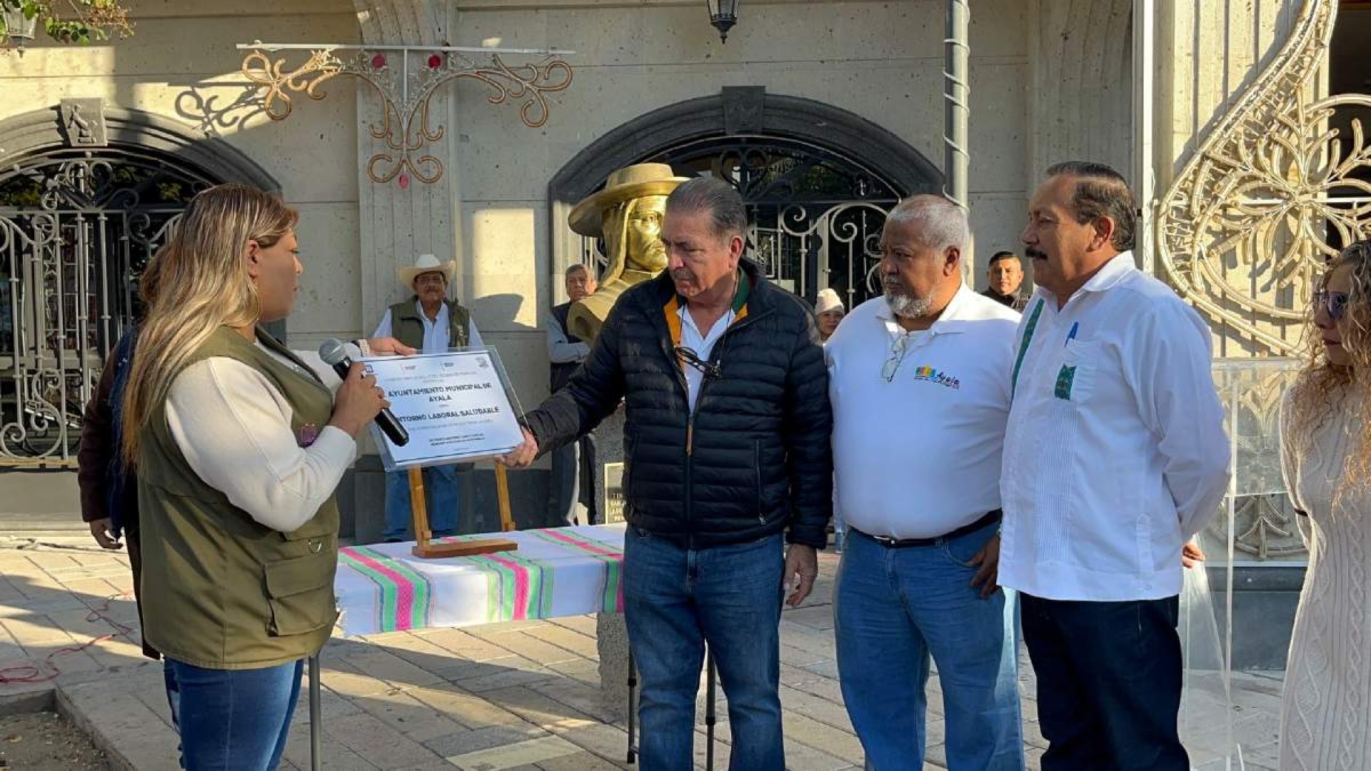 Entregan los SSM certificado de municipio saludable a Ayala