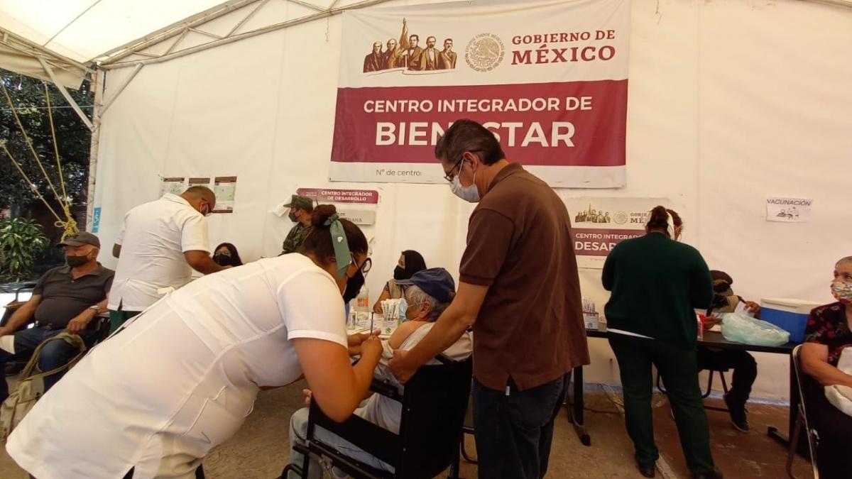 Continúa vacunación contra covid-19 a adultos mayores en Cuernavaca