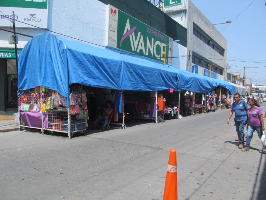 Comerciantes ocupan calles de Jojutla por ventas del 10 de mayo