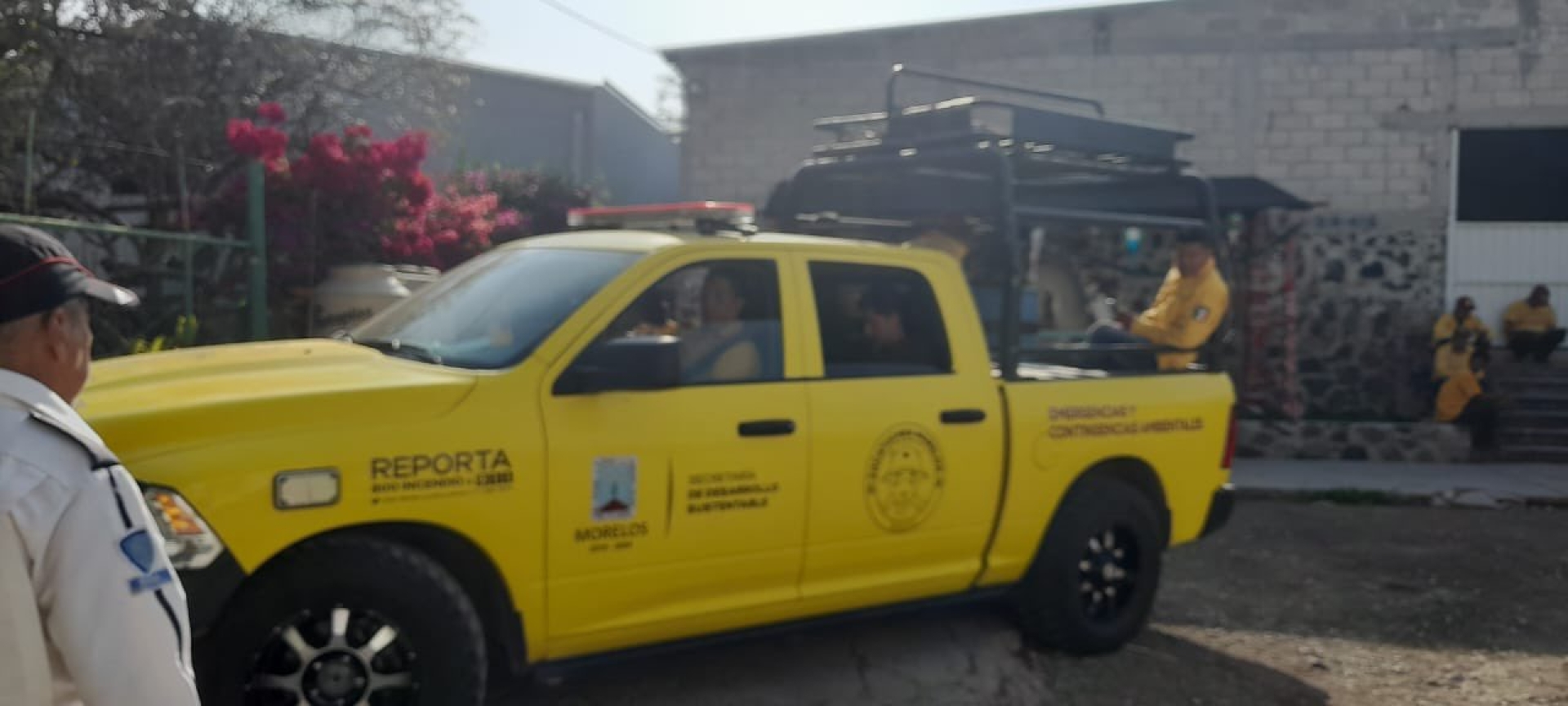 Apoyan brigadistas combate de incendio forestal en paraje 'Santa María'