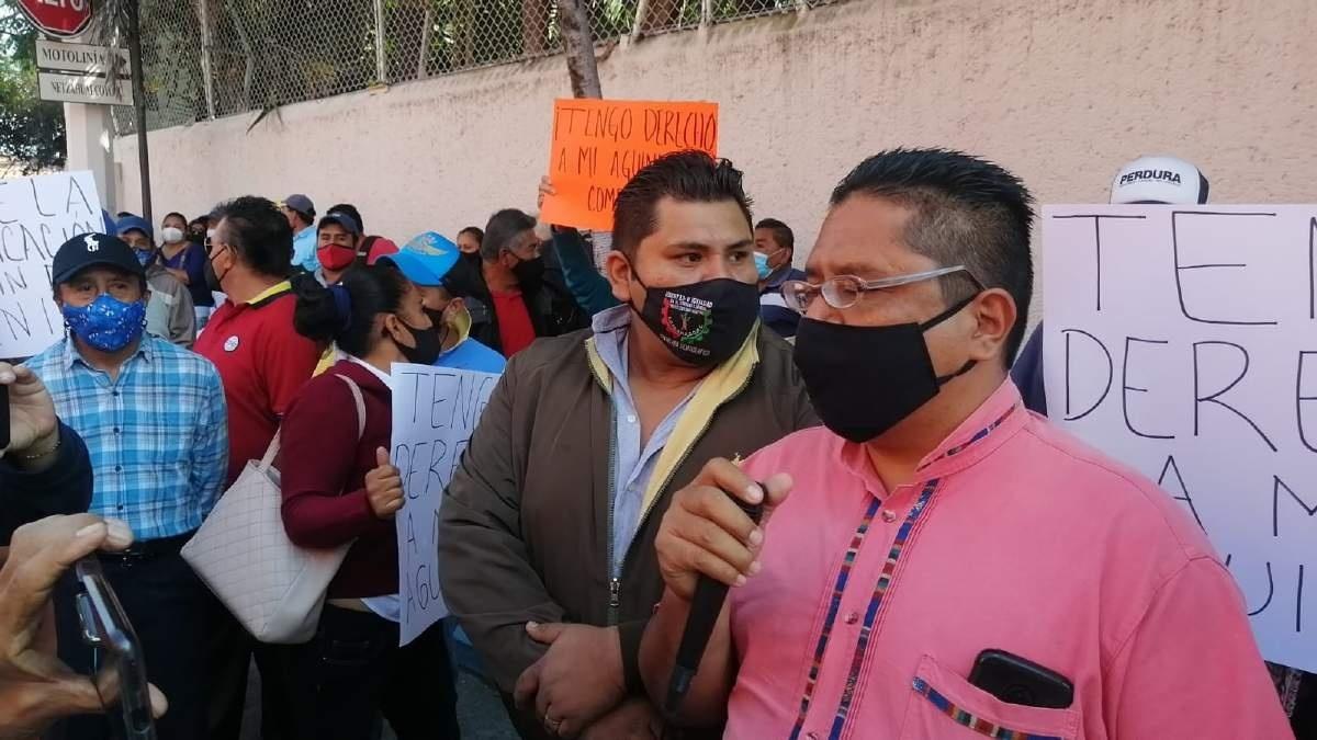 Jubilados del ayuntamiento protestan por adeudos