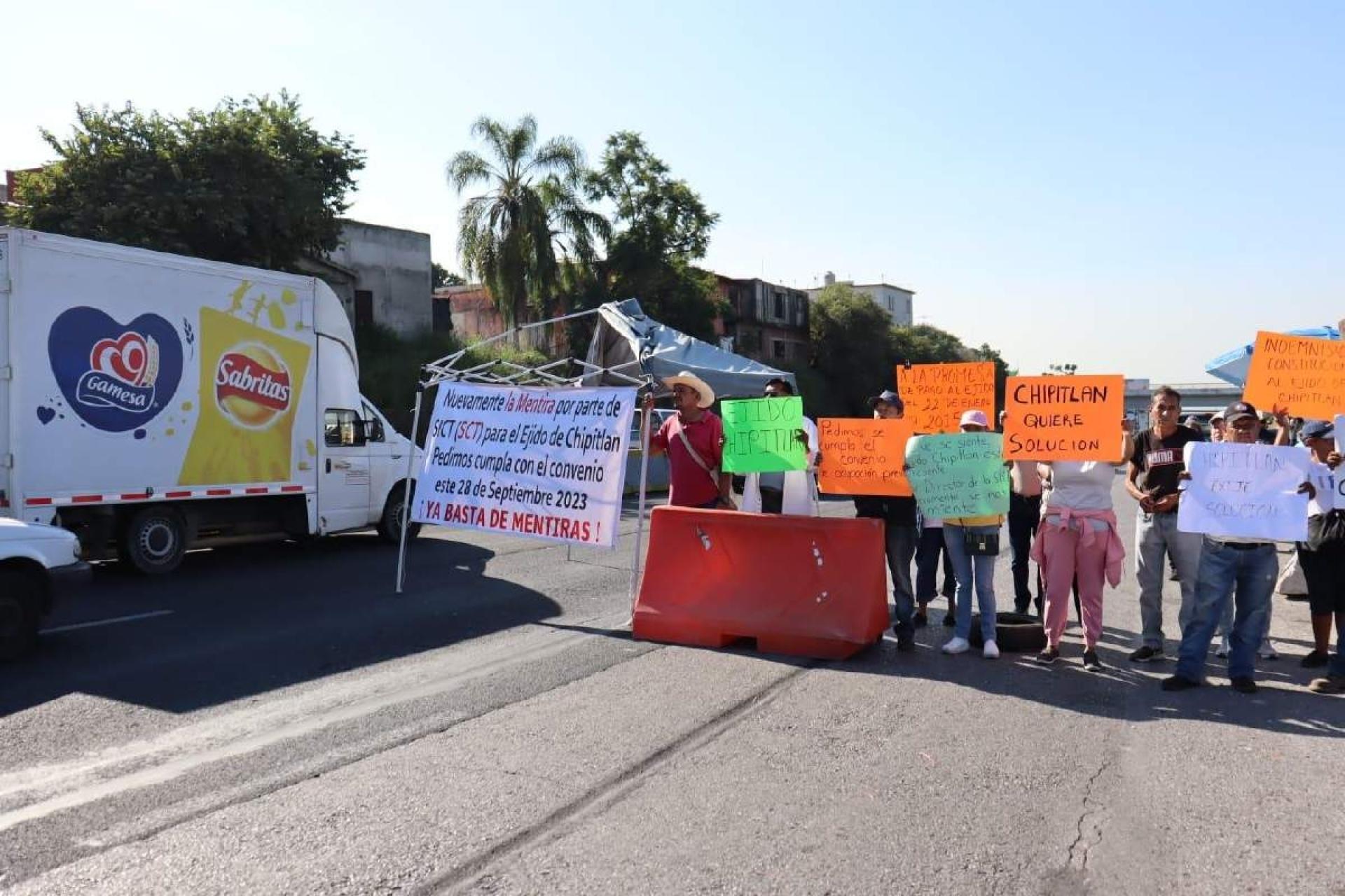 Ejidatarios retoman protestas por falta de indemnizaciones