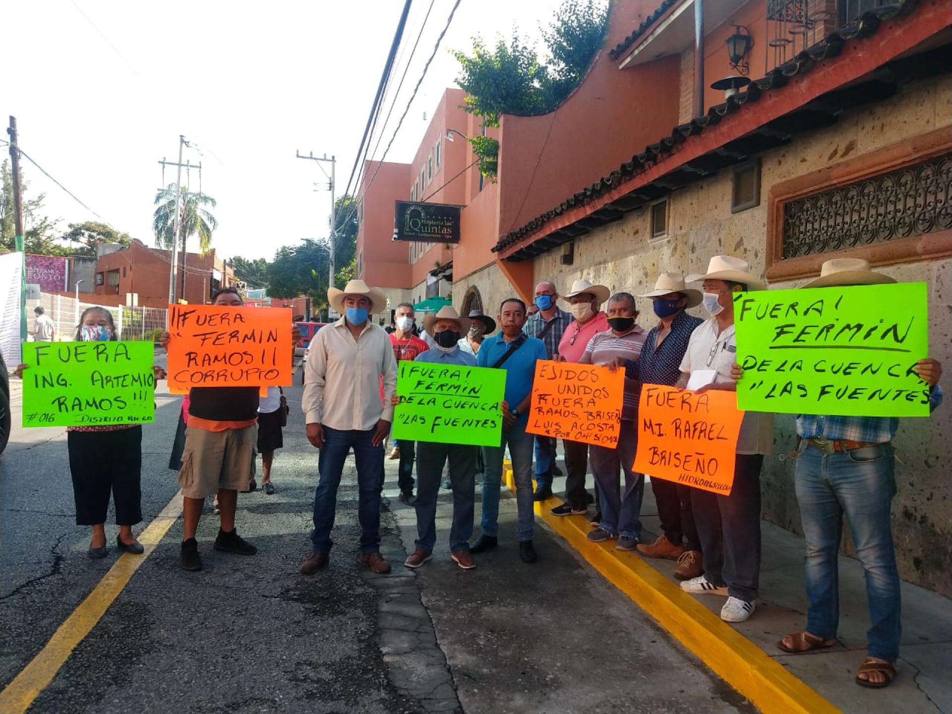 Protestan integrantes de la 'Unión de usuarios cuenca de las Fuentes' ante Conagua