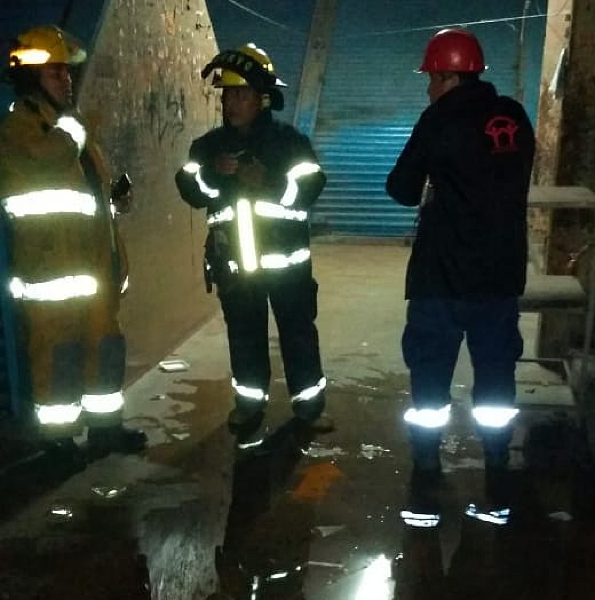Atienden bomberos quema de basura y cartones en zona de zapaterías en el ALM