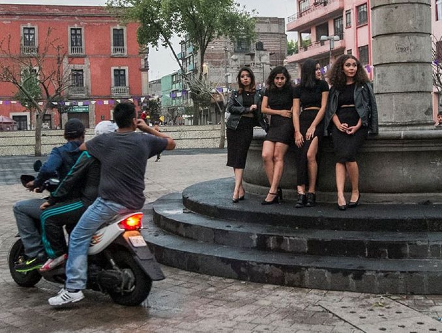 Jóvenes documentan en VIDEO el acoso que sufren a diario las mujeres en la CDMX