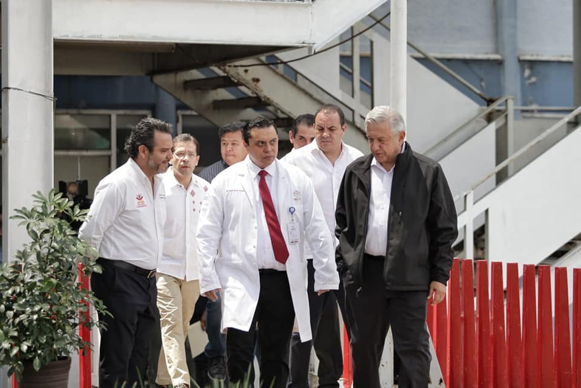 Negocios no prioritarios deben cerrar, insiste alcalde