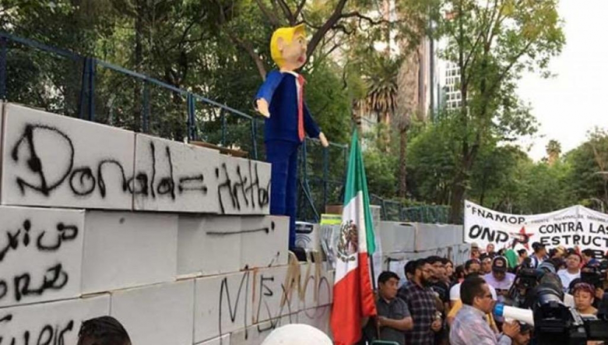 Ponen ‘muro’ frente a Embajada de EU