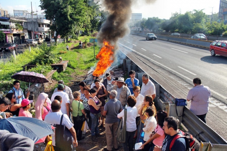 Vecinos de la colonia Satélite amenazan con bloquear un carril del libramiento