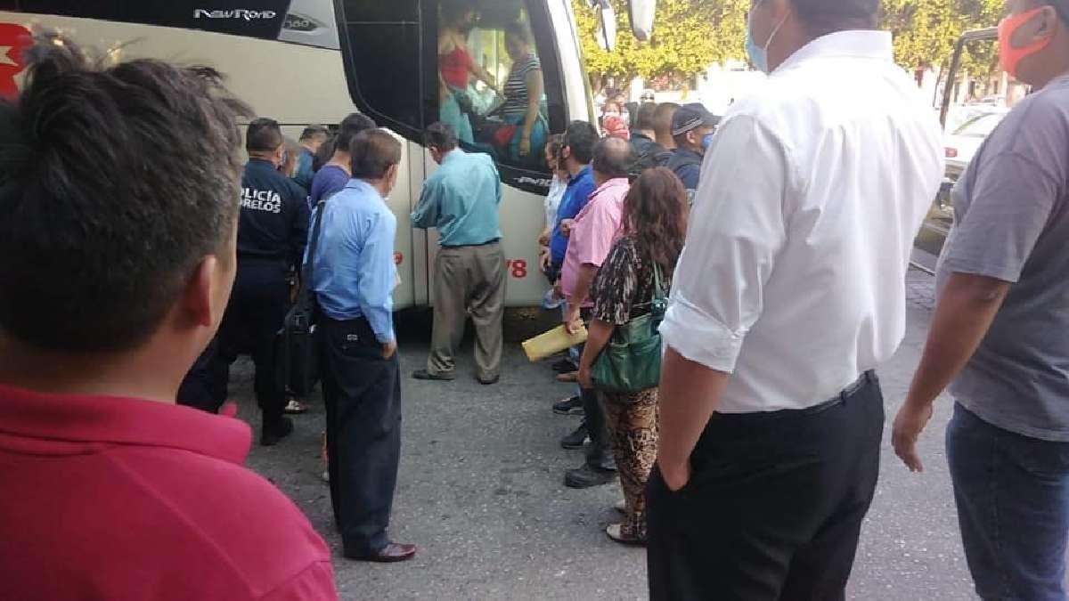 Continúan movilizaciones de normalistas en autobuses retenidos