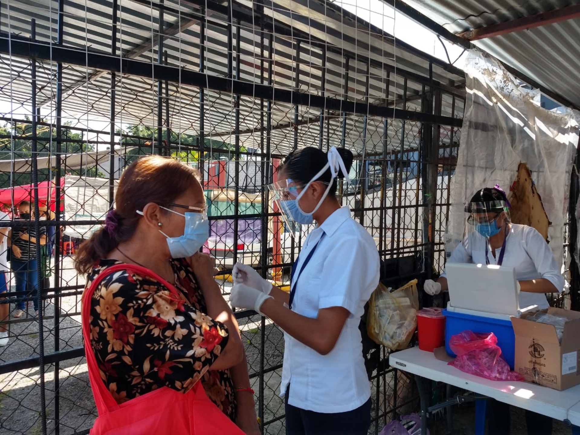 Efectúan campaña de vacunación contra la influenza en la UH Morelos