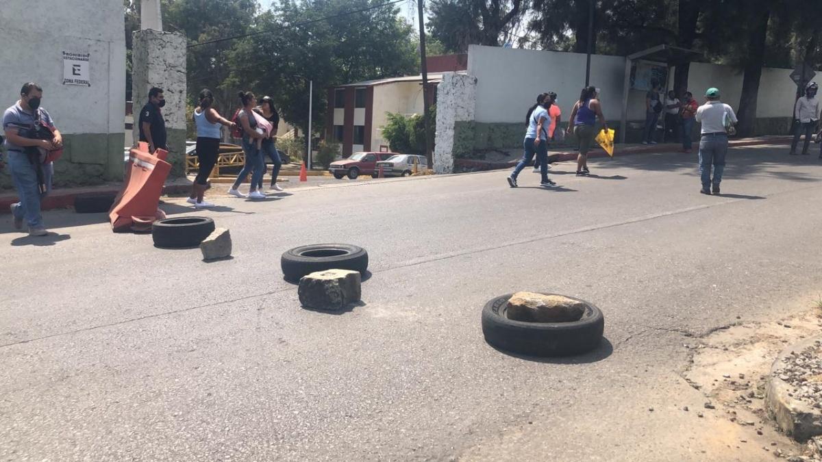 Exigen reconexión de energía eléctrica en pozos de agua; bloquean avenida D. Diez
