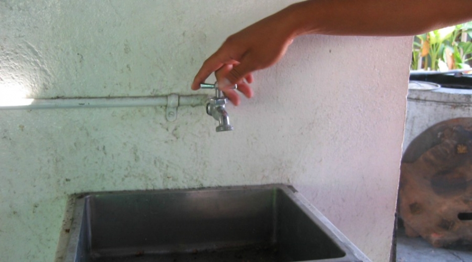 Continúan sin agua potable vecinos de cinco colonias de Miacatlán