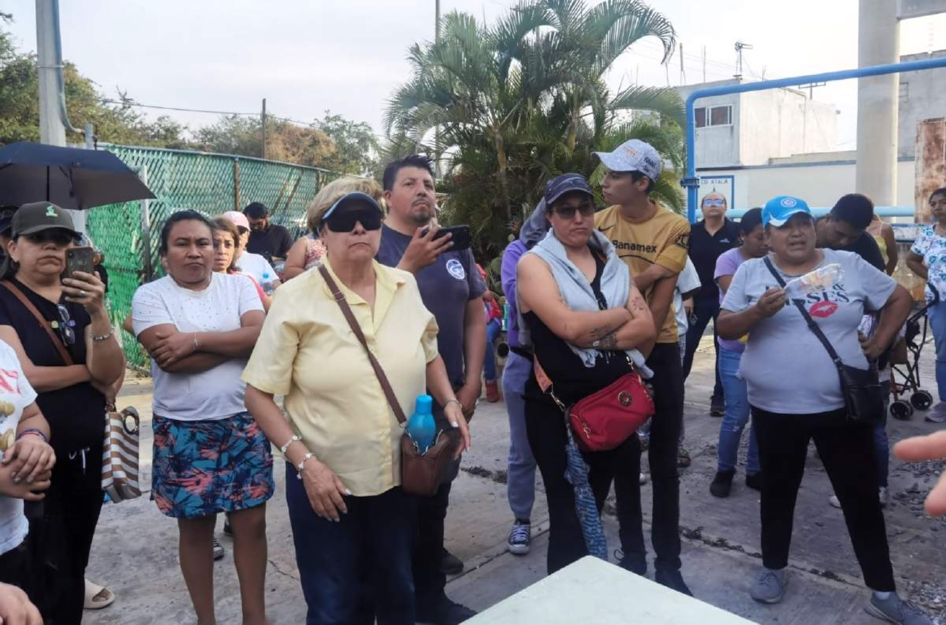 Bloquean carretera México-Oaxaca para exigir agua