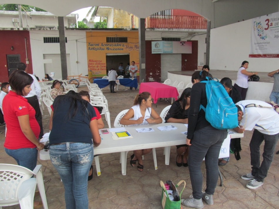 Crece demanda de empleo de discapacitados y adultos mayores