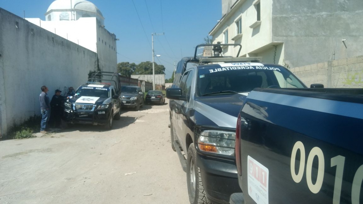 Hallan cadáver dentro de un taxi, en Jiutepec.
