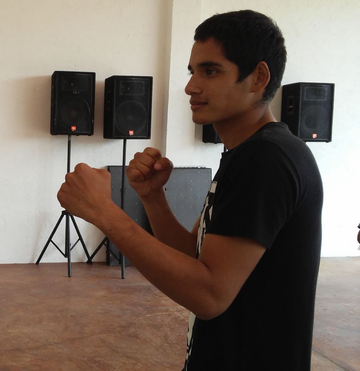 Vladimir Sandoval tiene inicio prometedor en el boxeo de paga