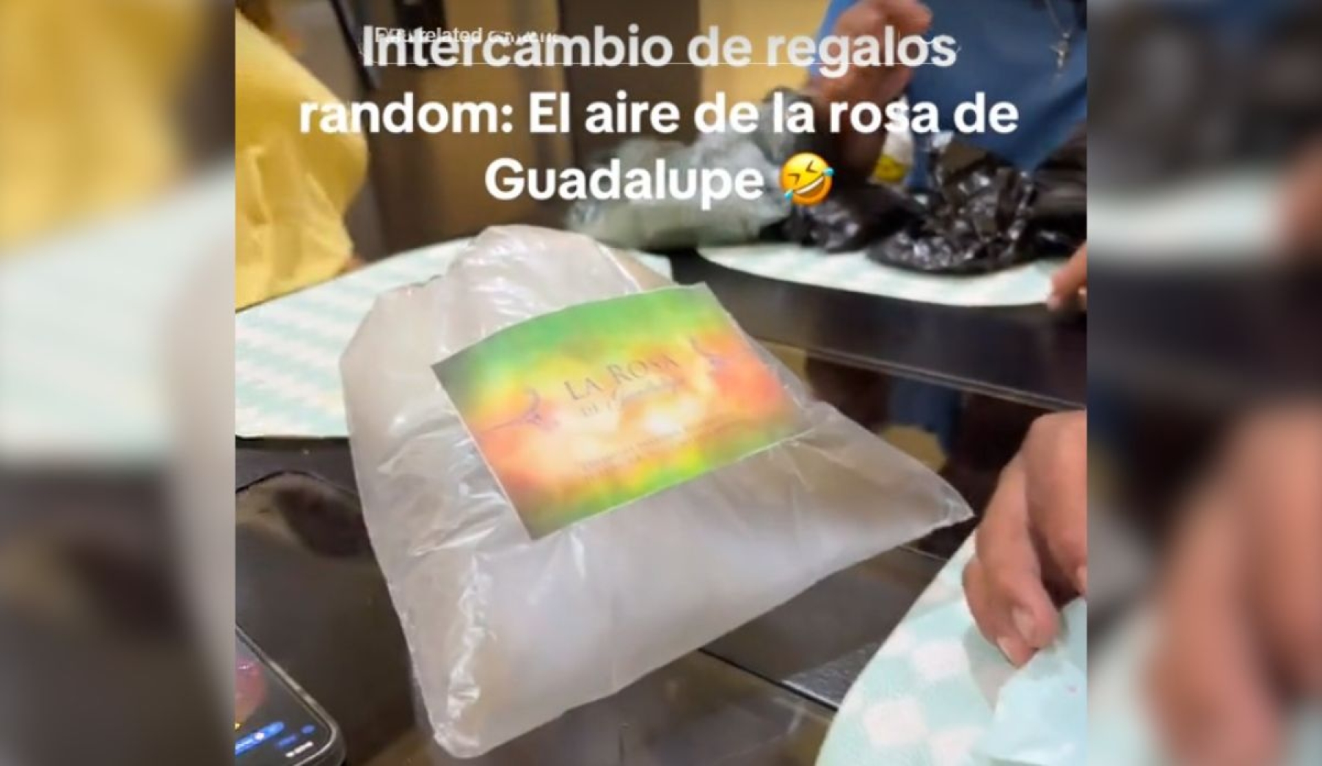 Regalan 'aire' de La Rosa de Guadalupe y se vuelve viral en redes