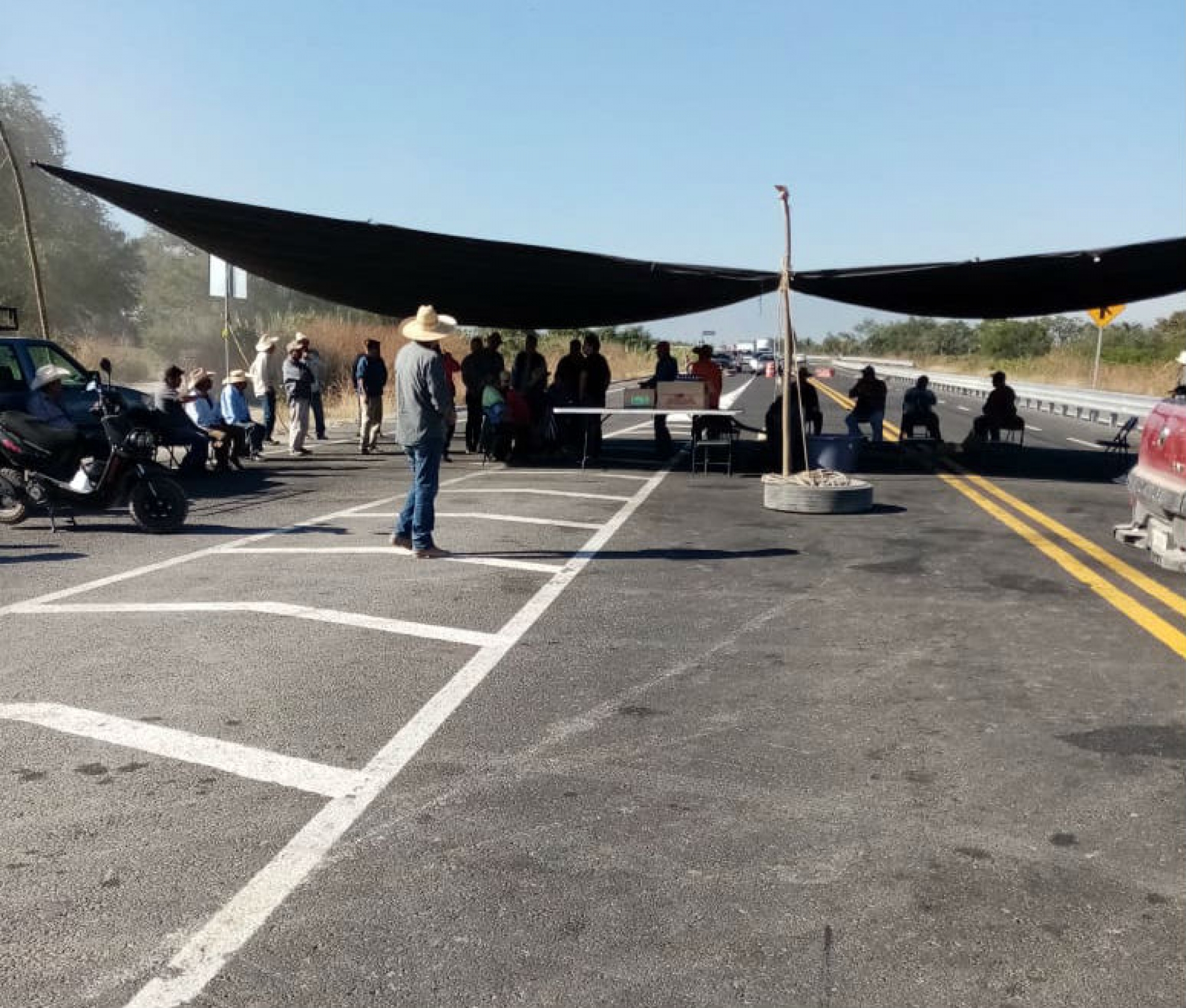 Ejidatarios de Jojutla cierran nuevamente la autopista Siglo XXI