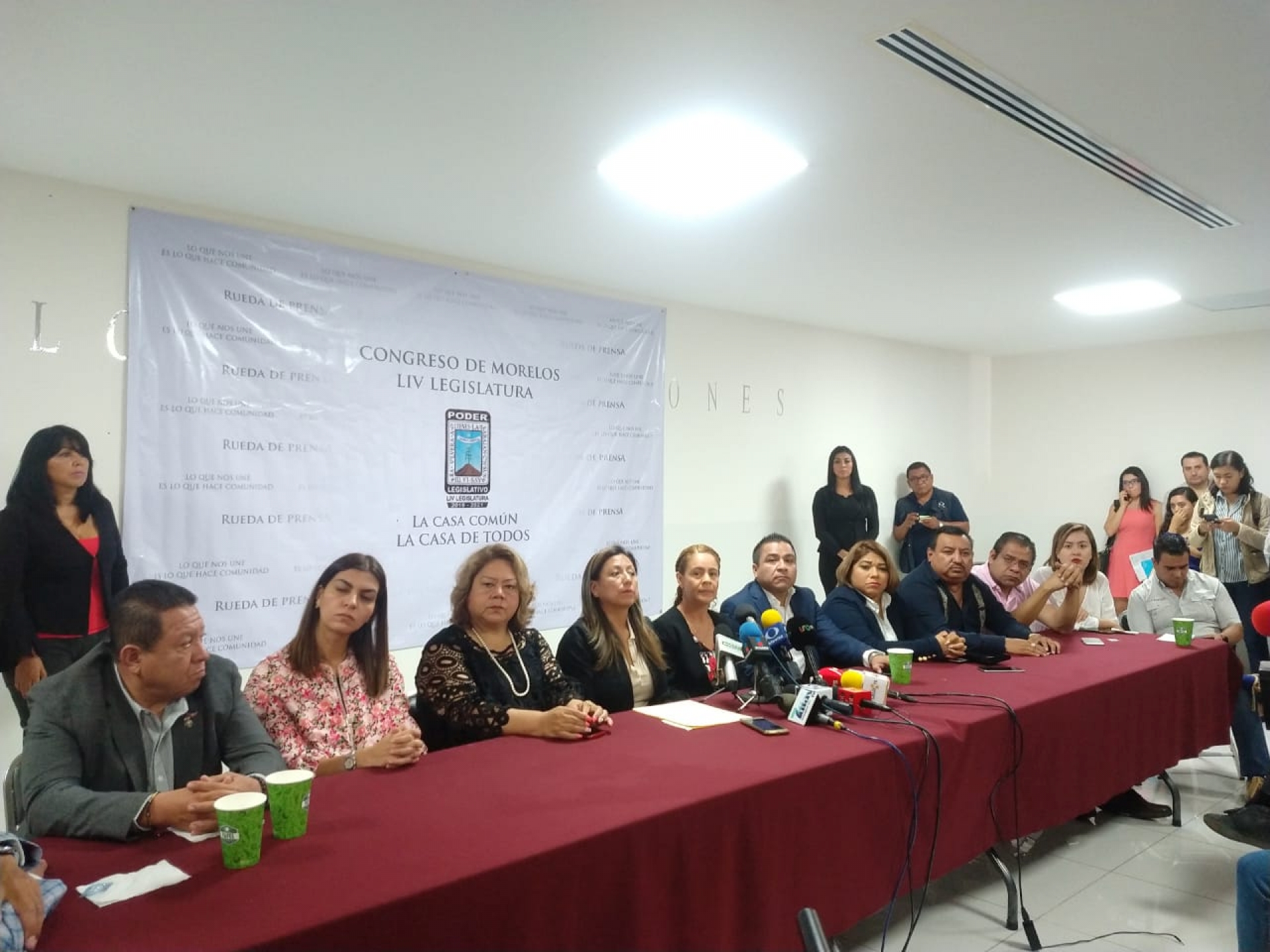 Anuncian 12 diputados que darán seguimiento a solicitud de juicio político contra Graco Ramírez