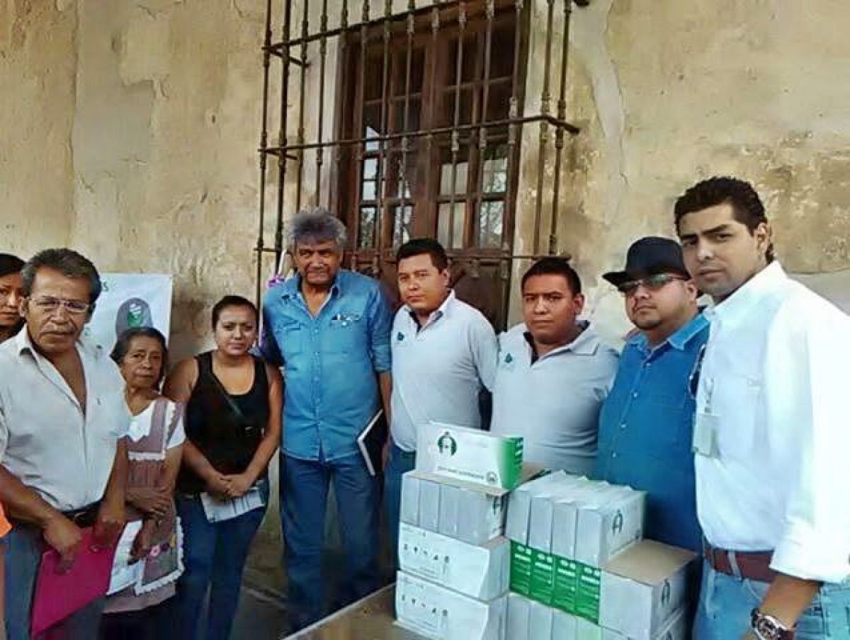 Apoya Ayuntamiento de Tlayacapan a pobladores con láminas y tinacos de almacenamiento a bajo costo
