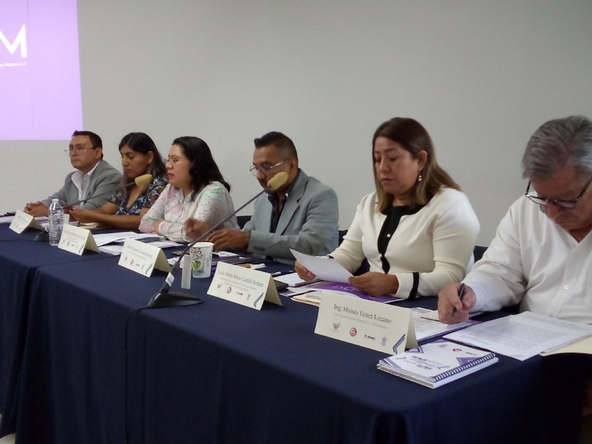 Busca el INE fortalecer la participación política de las mujeres