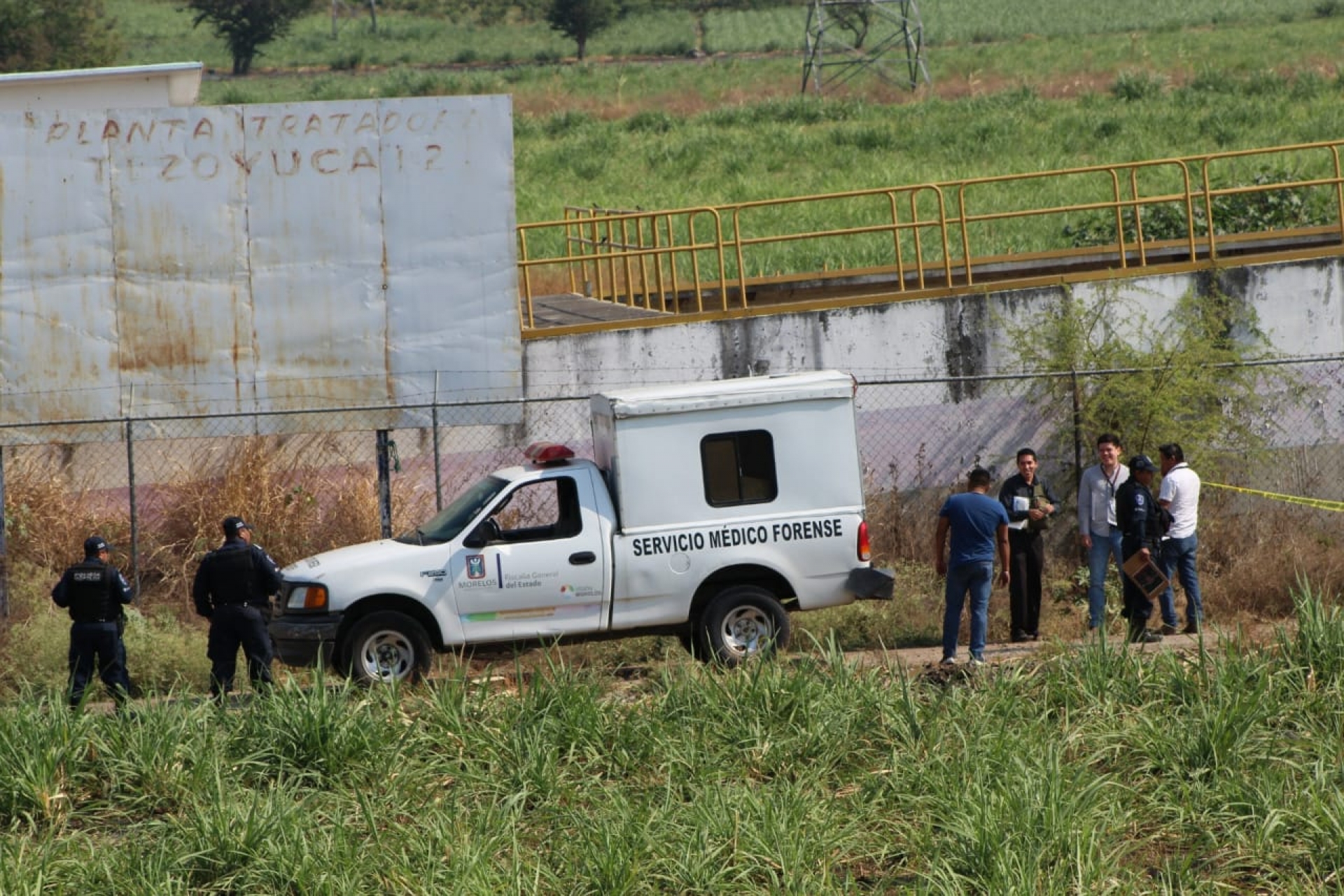Hallan un cadáver a un costado del libramiento Aeropuerto-Tepetzingo