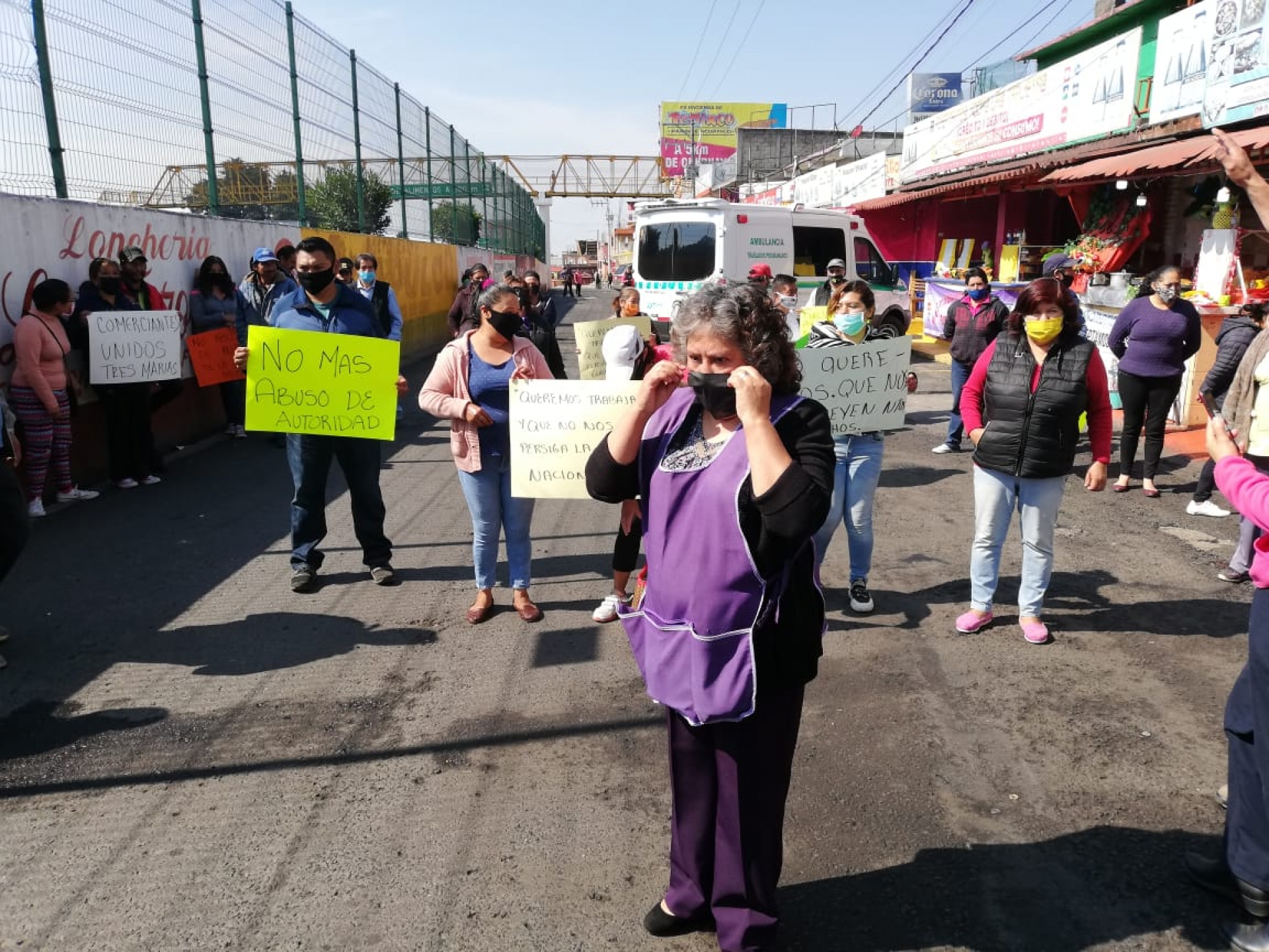 Se manifiestan comerciantes de Tres Marías