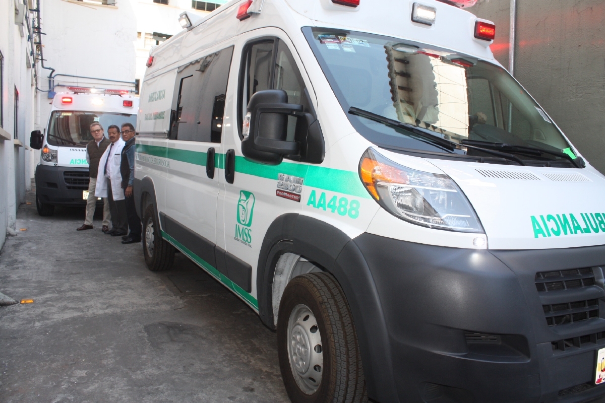 Cumple el IMSS poniendo a disposición de sus derechohabientes nuevas ambulancias