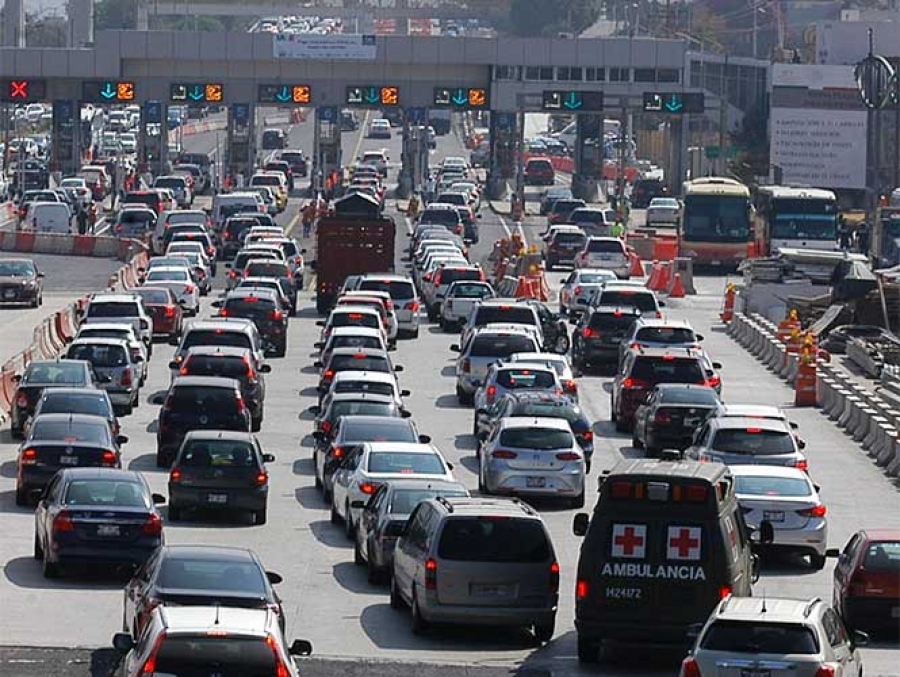 Autopista México-Cuernavaca con lento avance