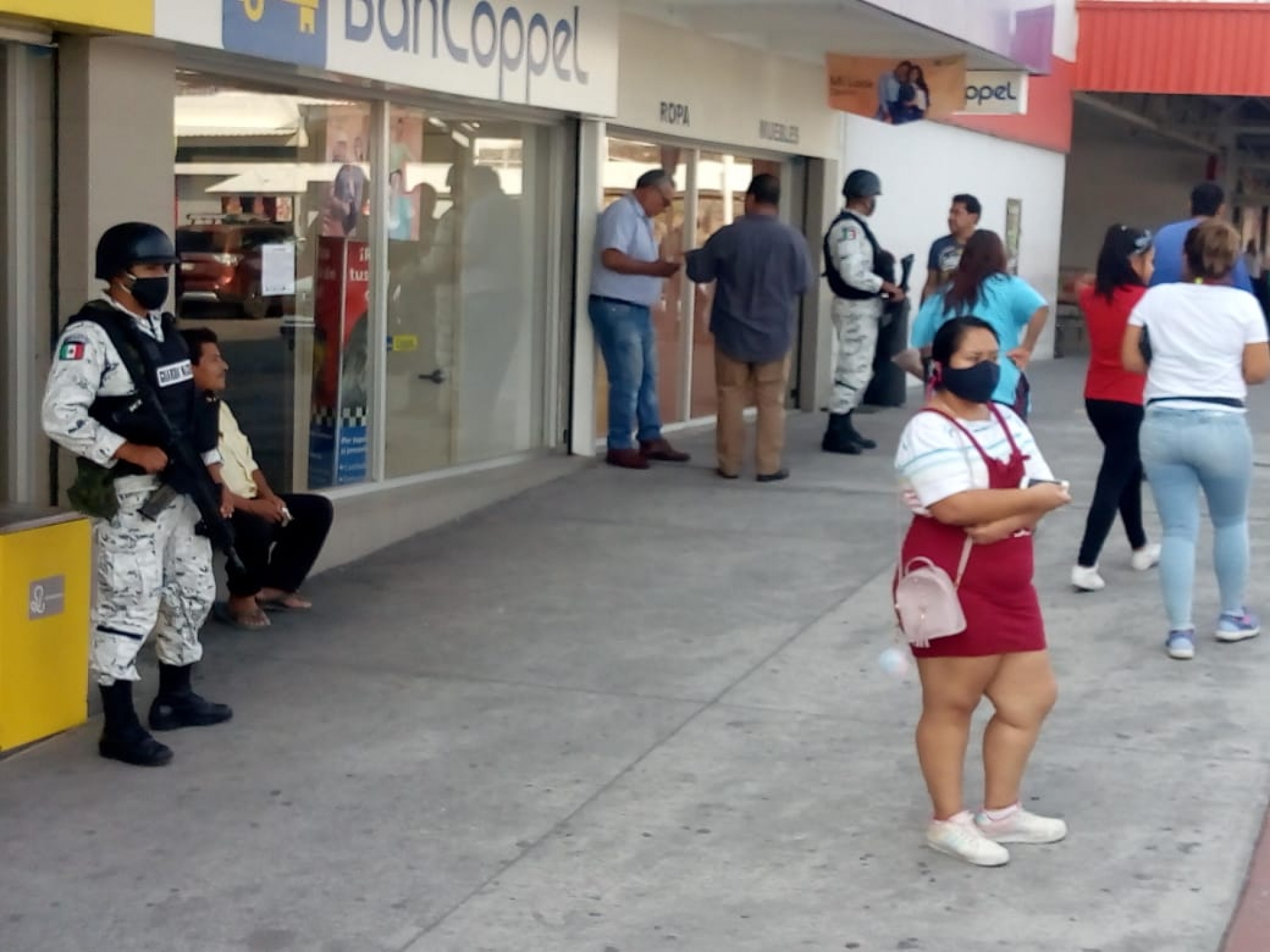 Mantienen operativos de prevención y vigilancia en establecimientos comerciales