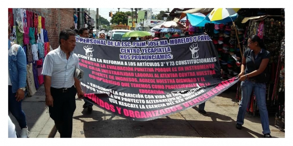 Protestan maestros en calles de Cuautla