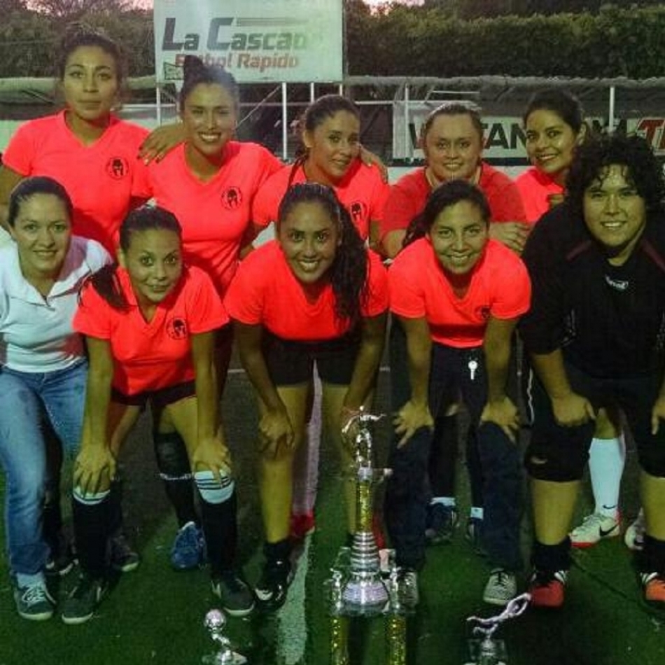 Espartanas levanta el título del Torneo Empresarial