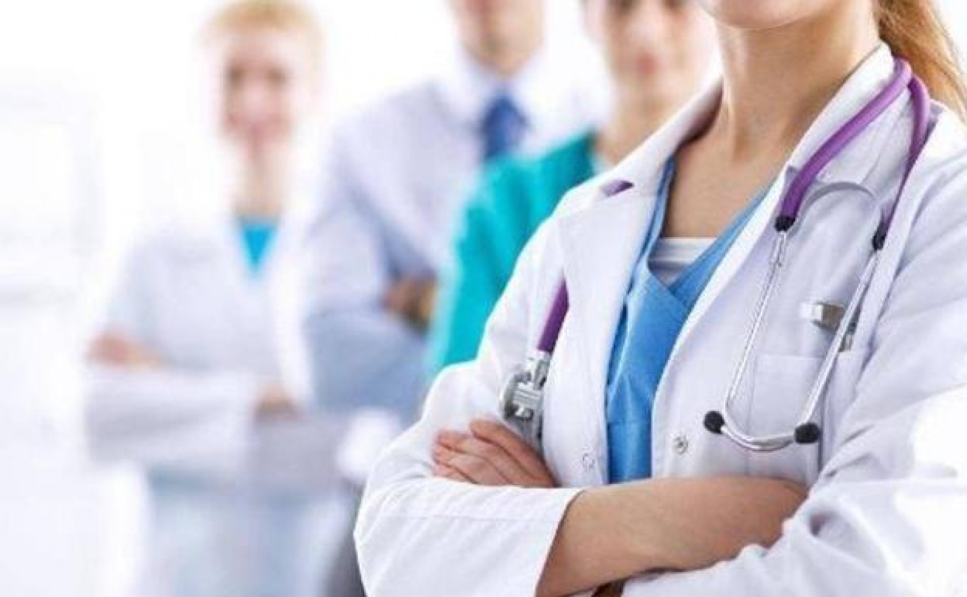 Más de 19 mil médicos y enfermeras se inscriben para enfrentar coronavirus