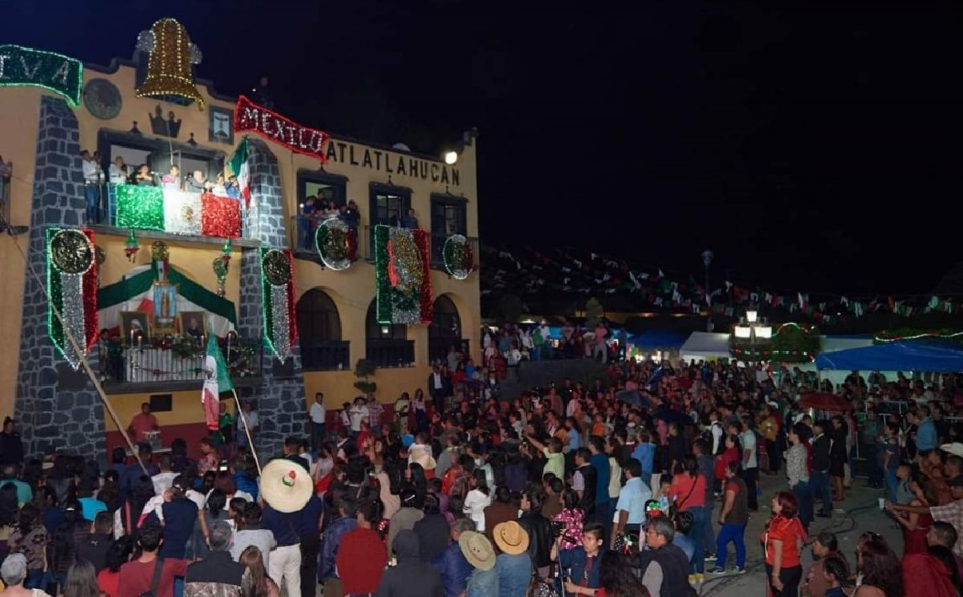 Cientos de habitantes celebran las fiestas patrias en Atlatlahucan