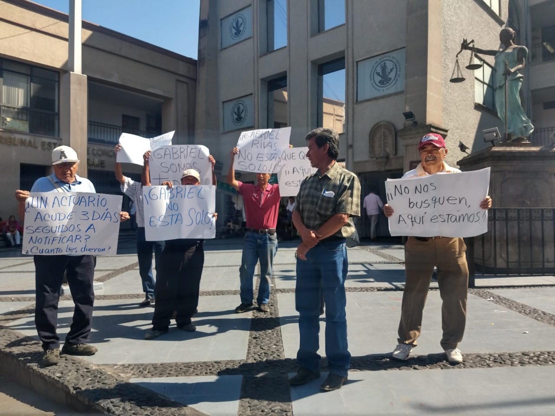 Protesta Asociación Cívica Morelense en el TSJ