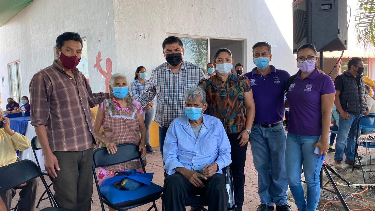 Reciben apoyos funcionales personas con discapacidad en Yecapixtla