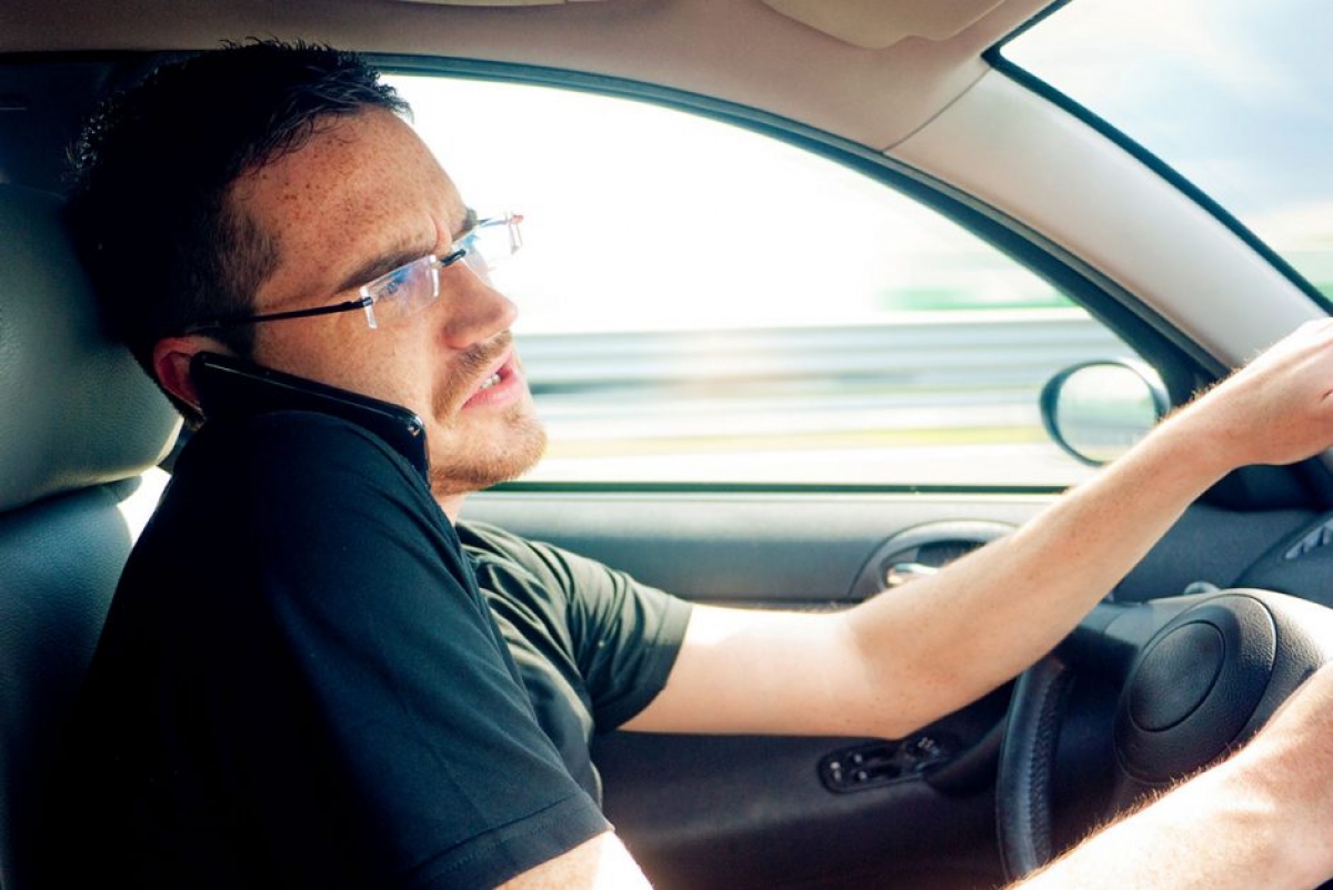 ¿Usas el móvil al volante? Pues es como conducir bebido