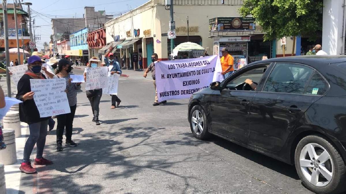 Bloquean calles de Cuautla porque los dejaron sin quincena