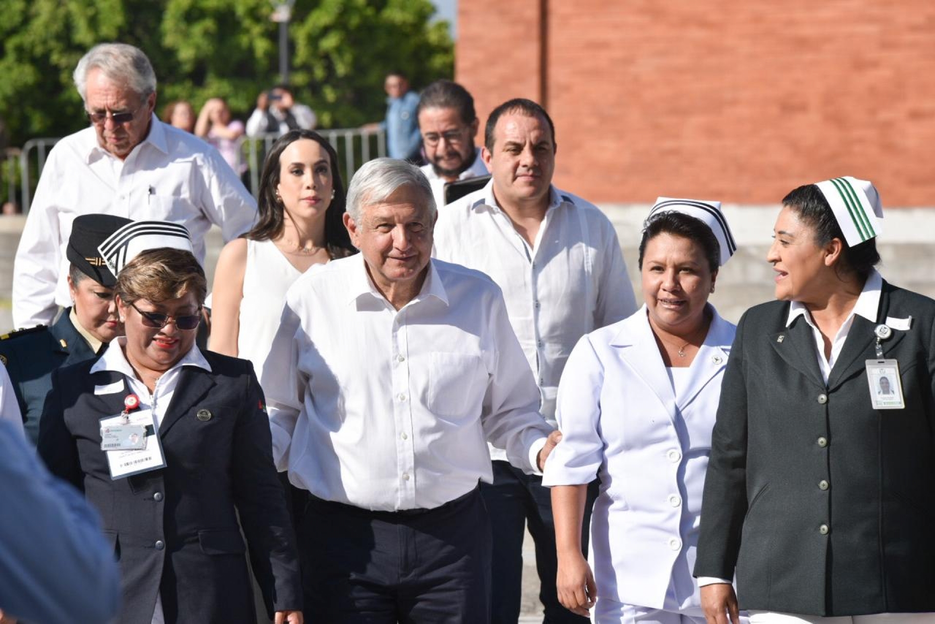 Encabeza AMLO ceremonia conmemorativa del Día de las Enfermeras y los Enfermeros