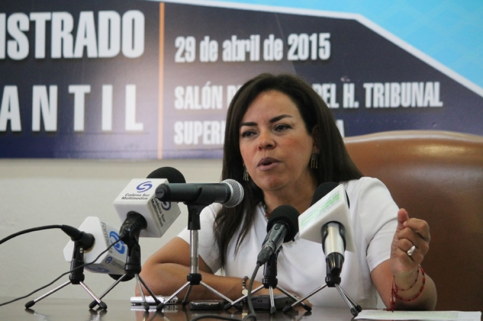 Acusa magistrada a diputados de manipulación