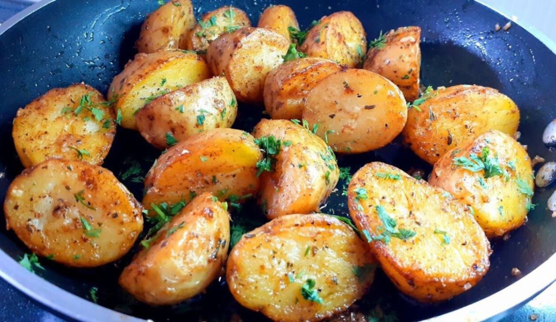 Papas cambray con mantequilla, ajo y perejil: receta práctica y deliciosa