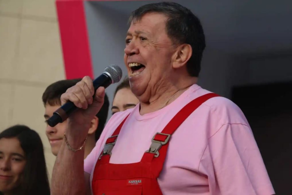 Chabelo se fractura el brazo; pide a seguidores en redes no asustarse y asegura que está bien