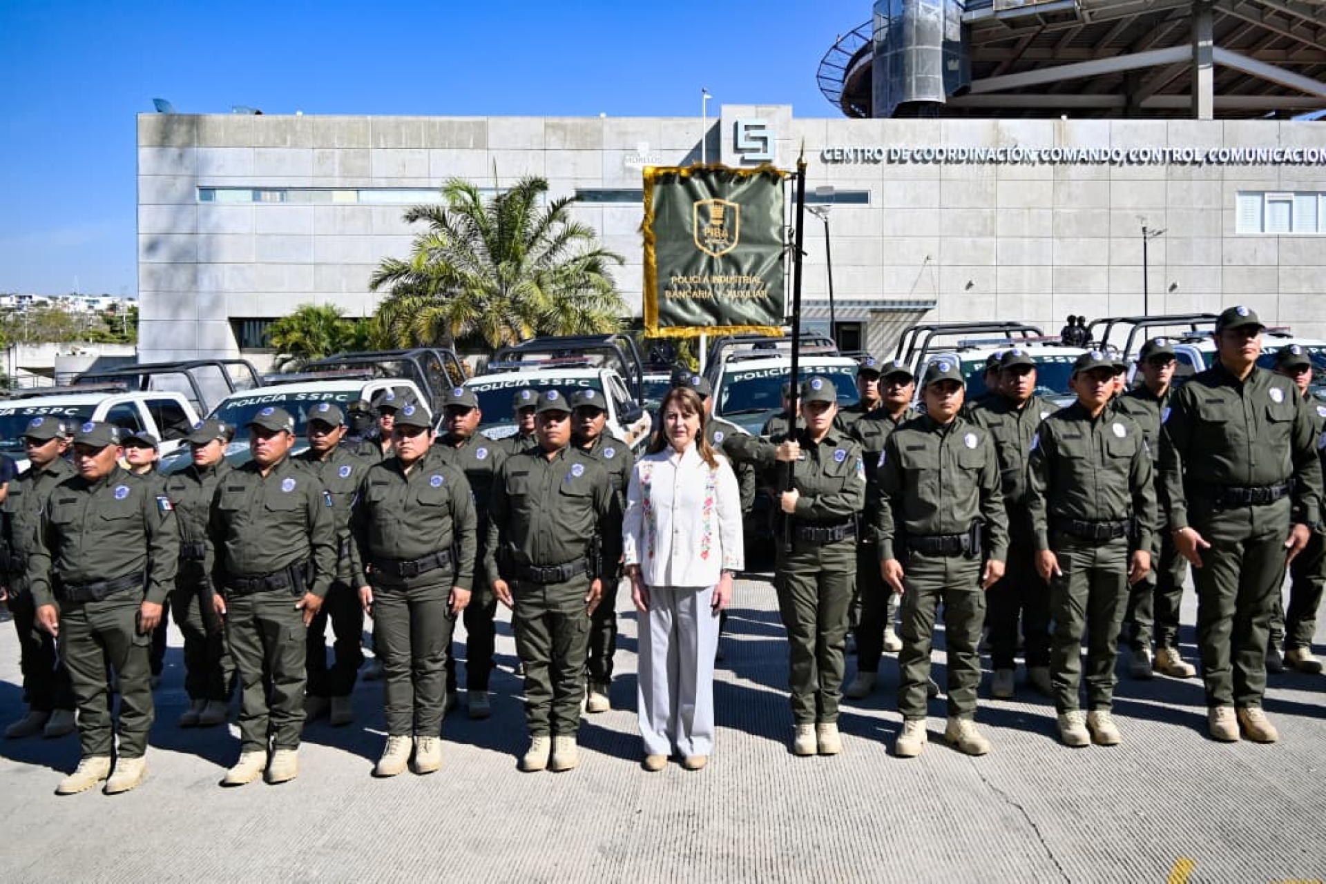 Entrega gobernadora Margarita González Saravia uniformes a las y los elementos de PIBA