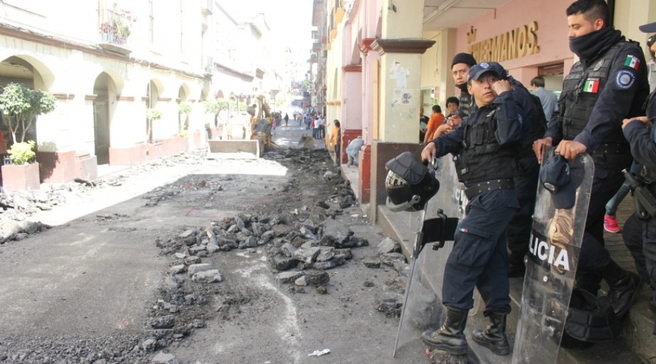 Niega la CESP uso excesivo de la fuerza en enfrentamiento con comerciantes; la CDHEM inició una queja
