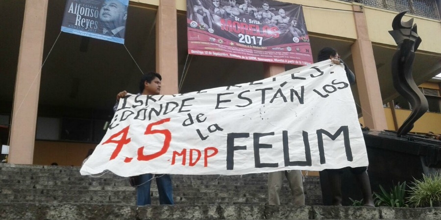 Se manifiestan integrantes del Partido Comunista de México en la UAEM