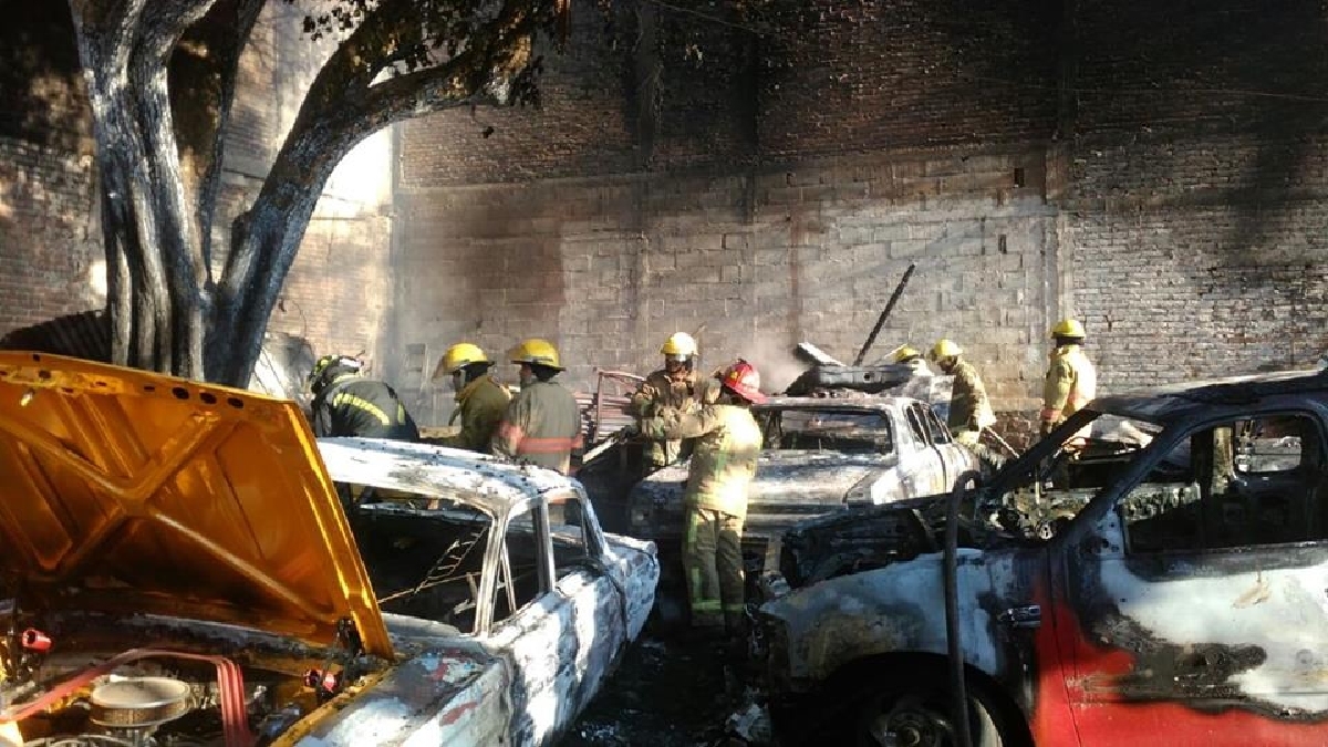 Se incendió un taller de hojalatería en Tezontepec