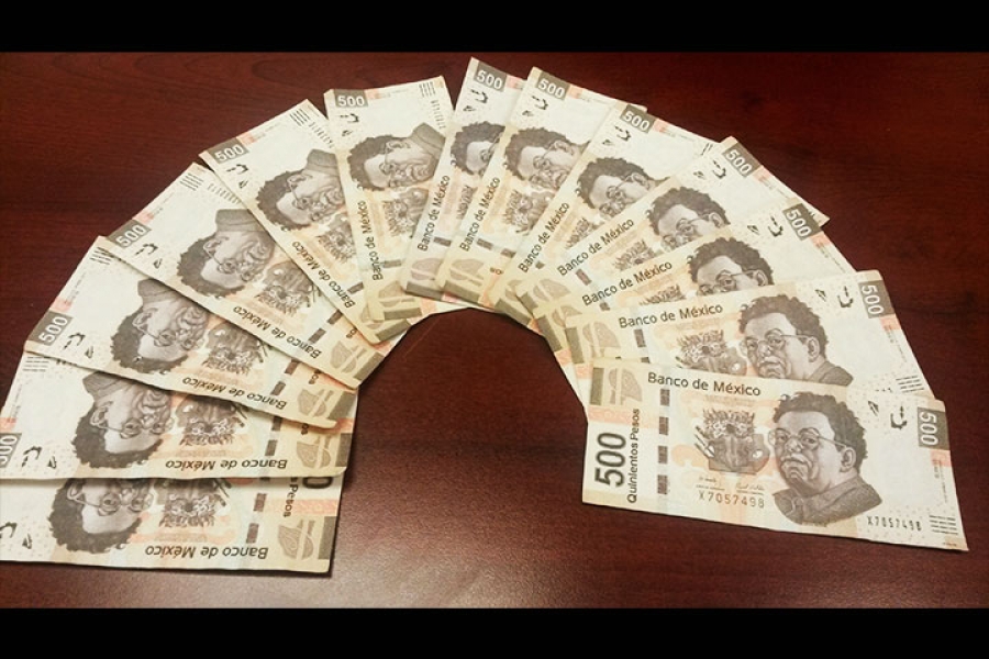Intentó depositar seis mil 500 pesos con billetes falsos