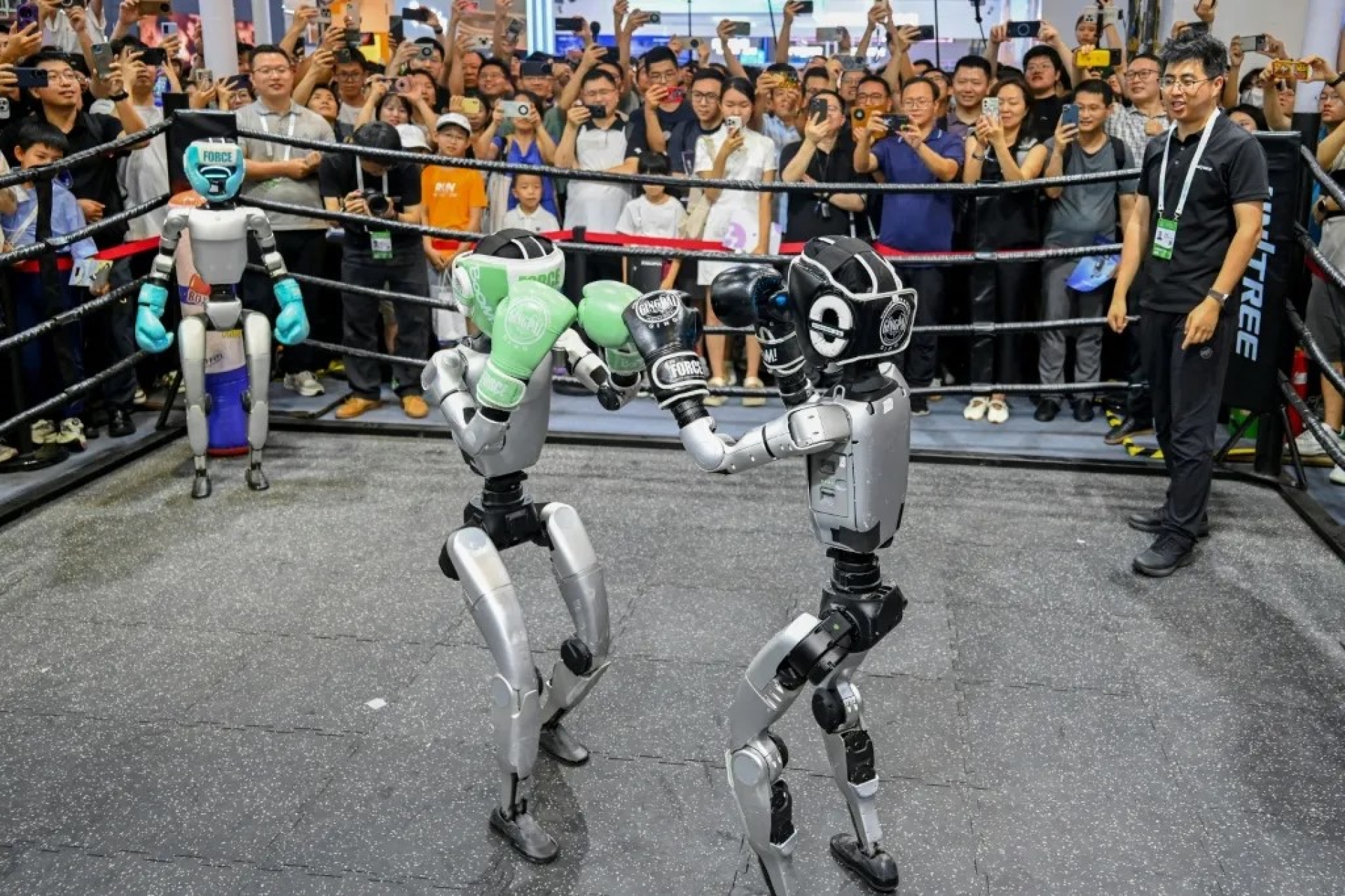 China exhibe robots humanoides y refuerza su ambición por liderar el desarrollo de la inteligencia artificial